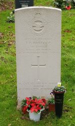 8.CWGC Grave For TB Barfoot
